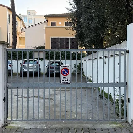 Star 200 Mt Dalla E Parcheggio Privato * Viareggio