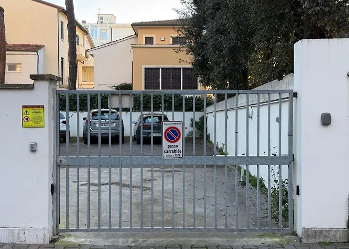 Star 200 Mt Dalla E Parcheggio Privato * Viareggio